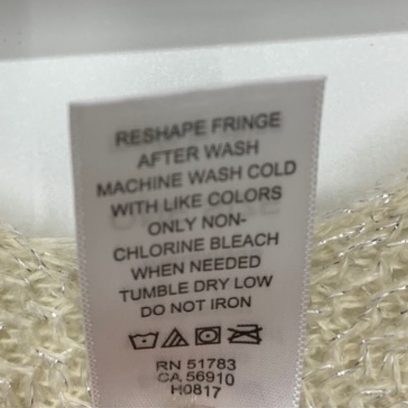 Maurices Ivory Cream Silver Fleck Gray Ombré Soft Knit Tassel Shawl Size OS - Picture 14 of 14